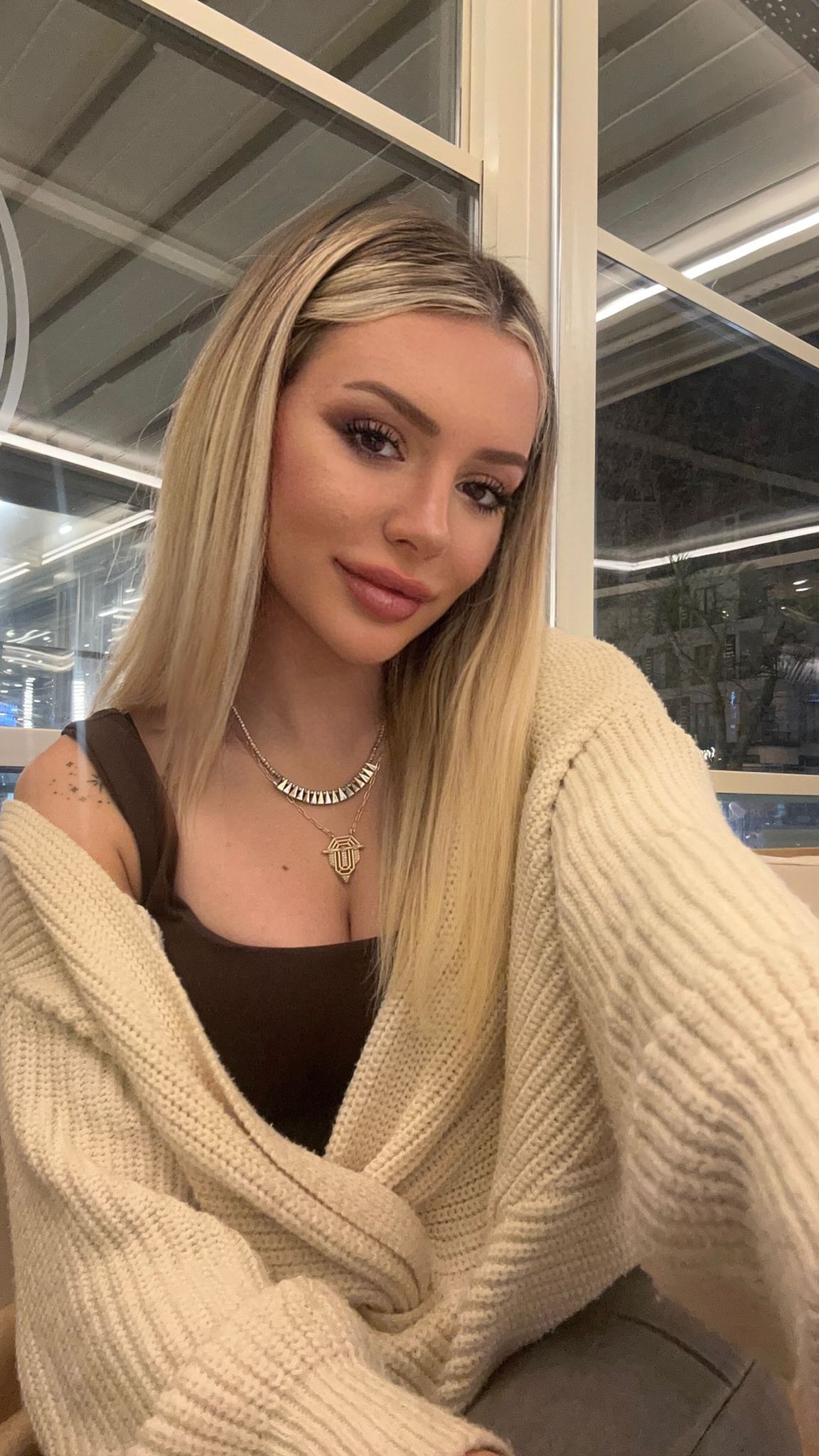 Masseuse Ecrin - Professional Outcall Massage Therapist